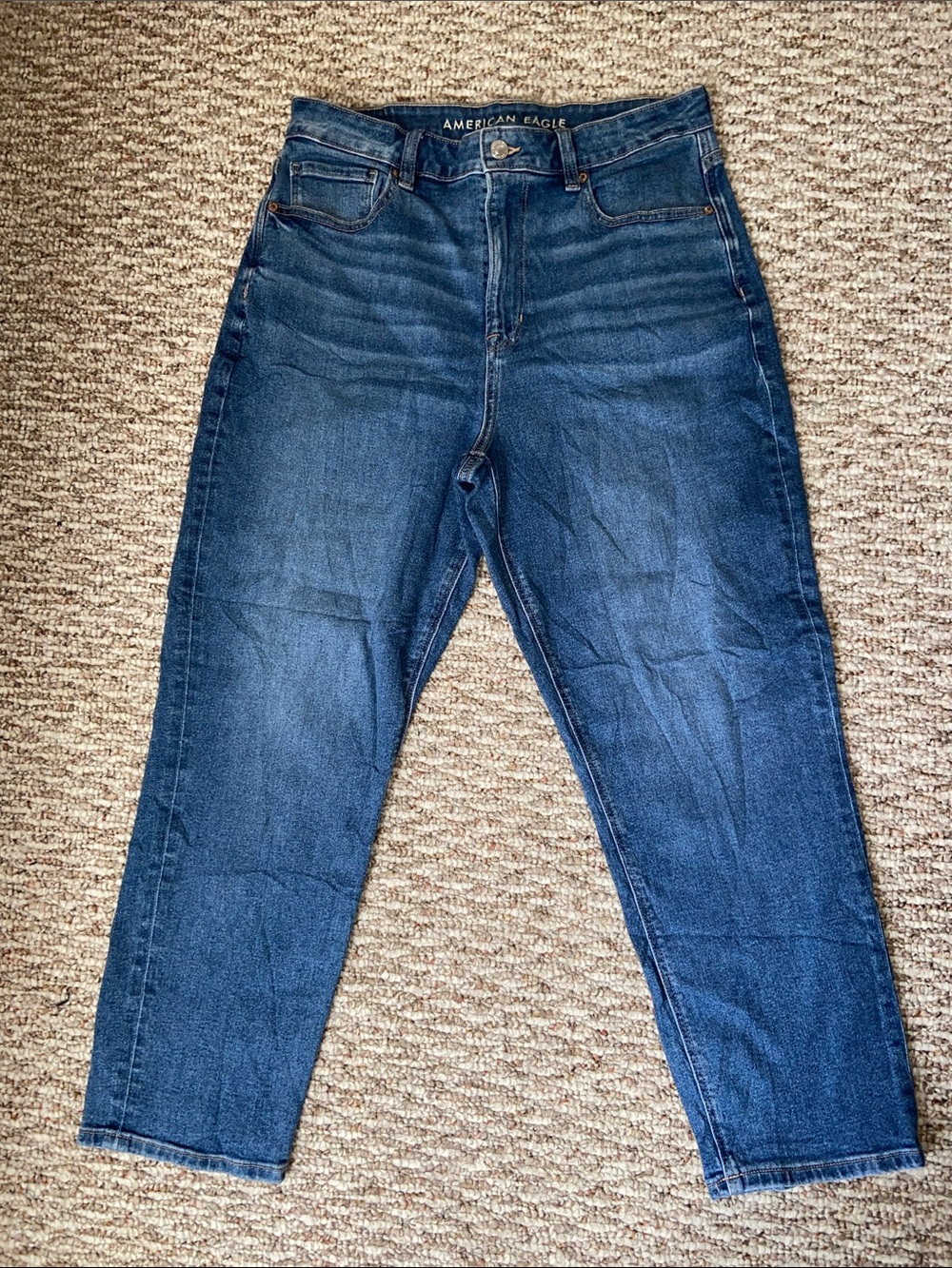 American Eagle Stretch Mom Jeans High Rise in a Medium Blue Wash 12 Short